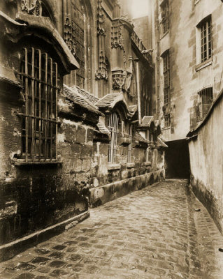 Eugène Atget - Cour St. Gervais et Protais (Courtyard, St. Gervais and Protais), 1899-1900