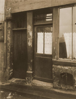 Eugène Atget - Impasse Chartière, 1924